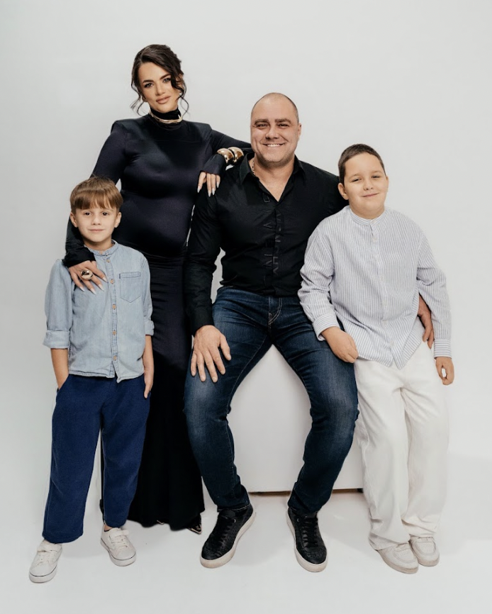 Відома стилістка втретє стане мамою: щемливе відео з животиком